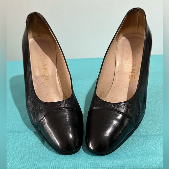 * Chanel Black Leather Pumps Size 6. Gorgeous! - Picture 3 of 10